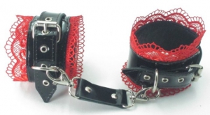 Изящные наручники "BDSM-​Light" лаковые, с красным кружевом